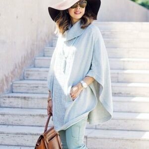 CAbi Glacier Poncho Cable Knit Oversized Gray Sweater Sz S Granola Girl 3003
